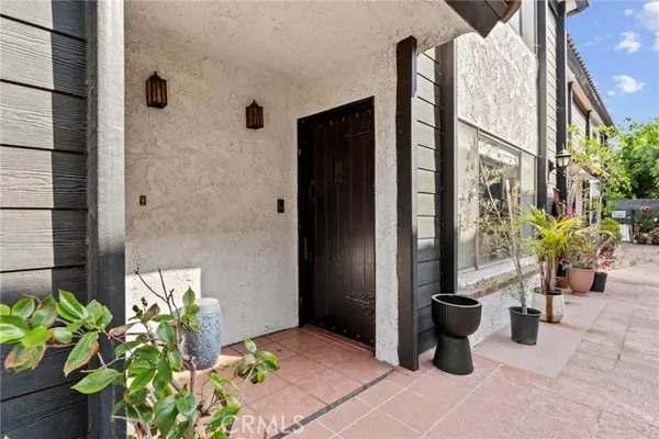 Sherman Oaks, CA 91423,14332 Dickens Street #20