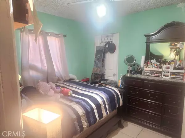 Pacoima (los Angeles), CA 91331,13079 Eustace Street