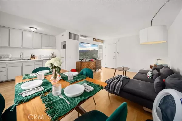 Valencia (santa Clarita), CA 91355,23515 Lyons Avenue #S7