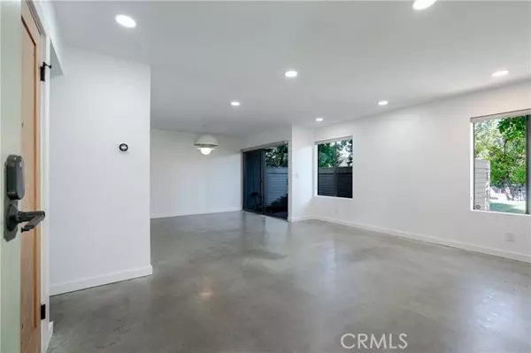 Woodland Hills (los Angeles), CA 91367,22139 burbank #1