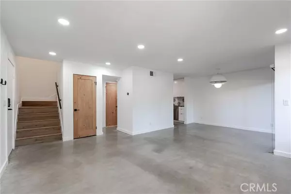 Woodland Hills (los Angeles), CA 91367,22139 burbank #1