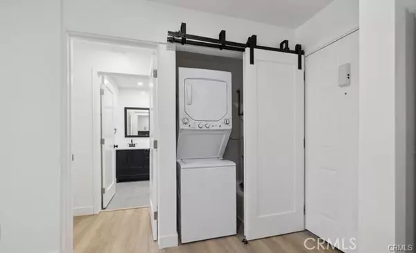 Encino (los Angeles), CA 91316,17000 Burbank Boulevard #214