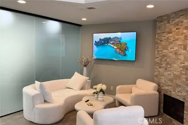 Burbank, CA 91502,207 W Alameda Avenue