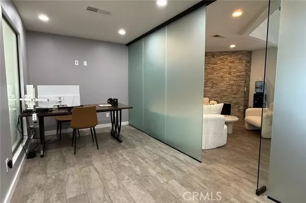 Burbank, CA 91502,207 W Alameda Avenue