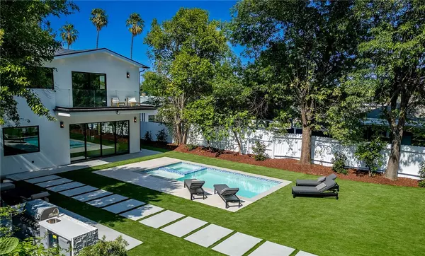 Woodland Hills (los Angeles), CA 91367,22616 Hatteras Street