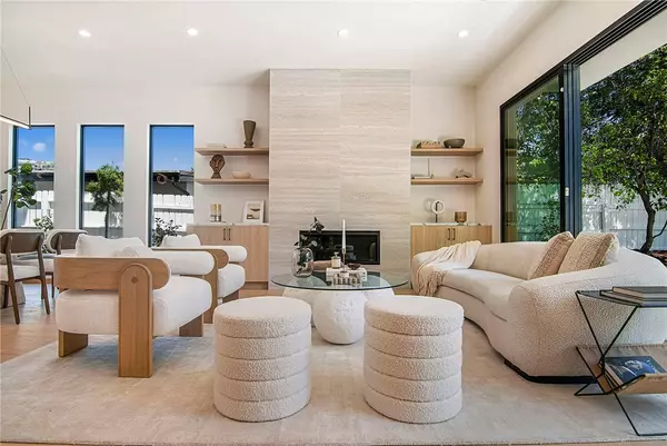 Woodland Hills (los Angeles), CA 91367,22616 Hatteras Street