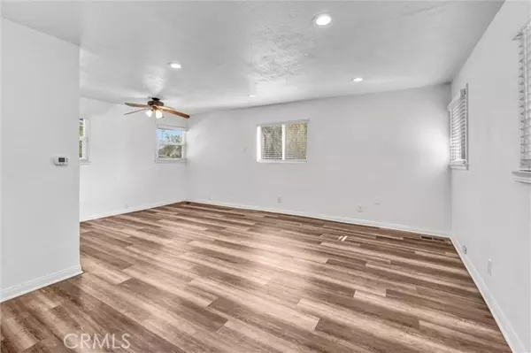 Chatsworth (los Angeles), CA 91311,9246 Rowell Ave.