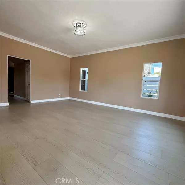 Los Angeles, CA 90027,1333 N Alexandria Avenue