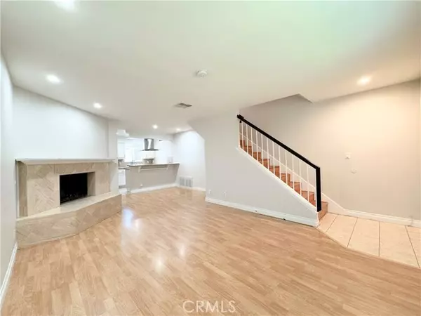 Woodland Hills (los Angeles), CA 91367,22103 Oxnard Street