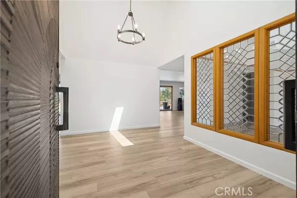 Encino (los Angeles), CA 91436,16347 Mandalay Drive