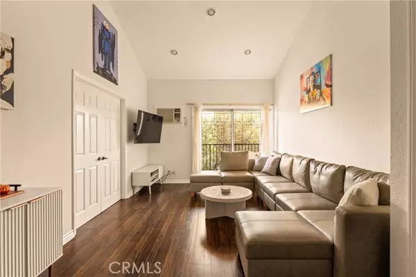 Glendale, CA 91203,365 Burchett Street #303