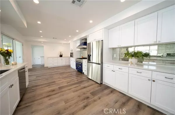 Woodland Hills (los Angeles), CA 91364,5105 Lubao Avenue