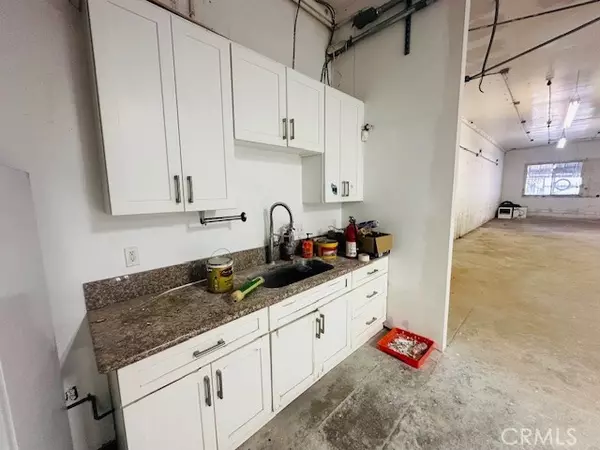 North Hollywood (los Angeles), CA 91605,7358 Radford Avenue