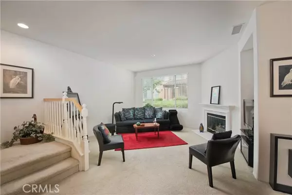 Valencia (santa Clarita), CA 91354,28248 Canterbury Court