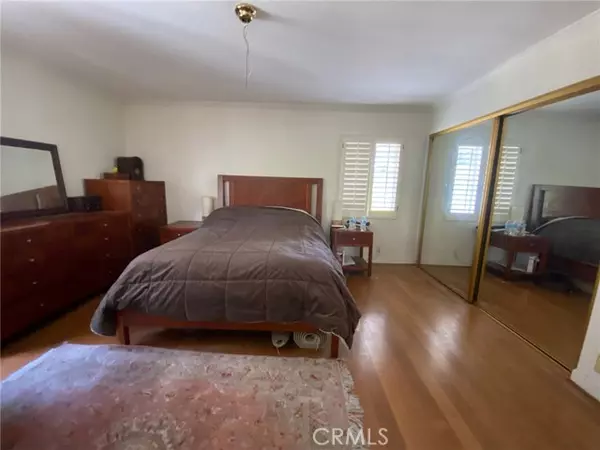 Woodland Hills (los Angeles), CA 91364,5323 Del Moreno Drive