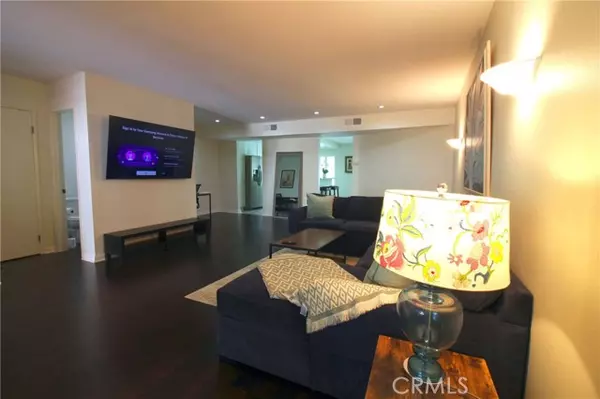 Woodland Hills (los Angeles), CA 91364,5404 Quakertown Avenue #1