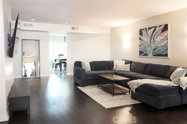 Woodland Hills (los Angeles), CA 91364,5404 Quakertown Avenue #1