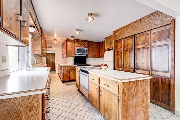 Chatsworth (los Angeles), CA 91311,23403 Lake Manor Drive