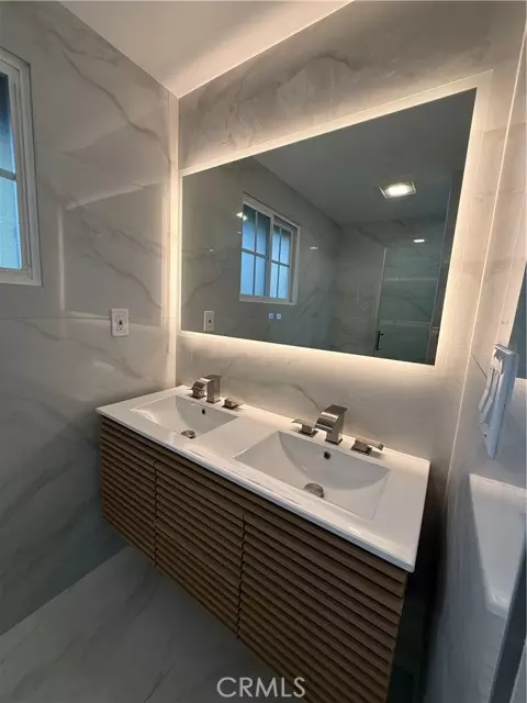 North Hills (los Angeles), CA 91343,9123 Woodley