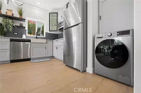 Los Angeles, CA 90068,2258 Helios Drive