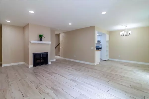 North Hills (los Angeles), CA 91343,9047 Langdon Avenue #22