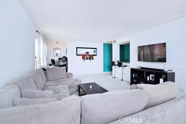 Sherman Oaks, CA 91423,5050 Coldwater Canyon Avenue #306