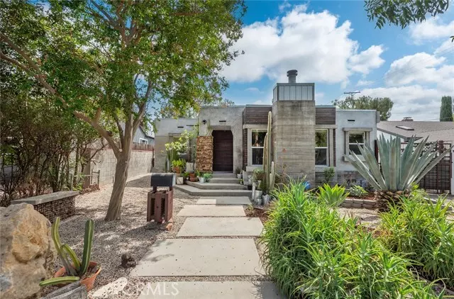 Woodland Hills (los Angeles), CA 91364,21914 Velicata