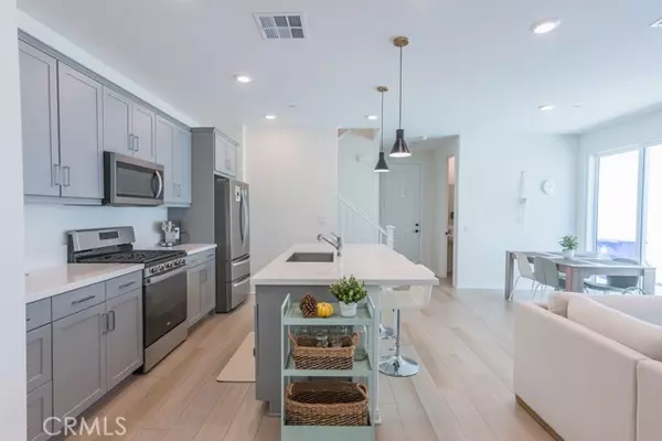 Valencia (santa Clarita), CA 91381,27474 Quiet View Place