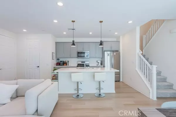 Valencia (santa Clarita), CA 91381,27474 Quiet View Place