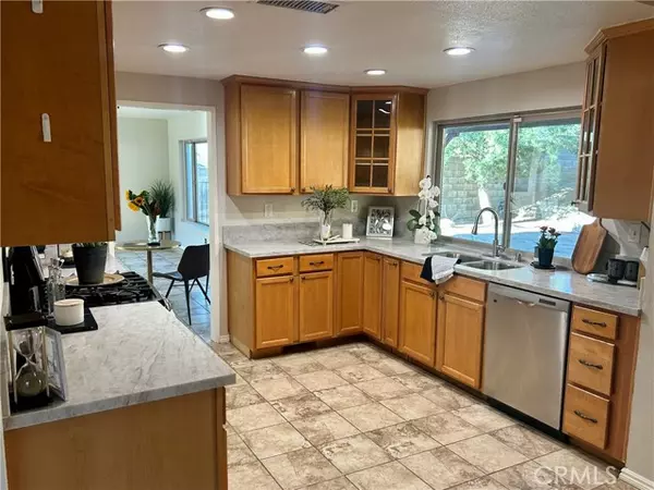 Sylmar (los Angeles), CA 91342,15873 Yarnell St