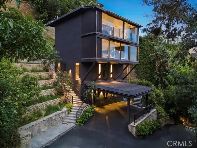 Los Angeles, CA 90069,1782 Viewmont Drive