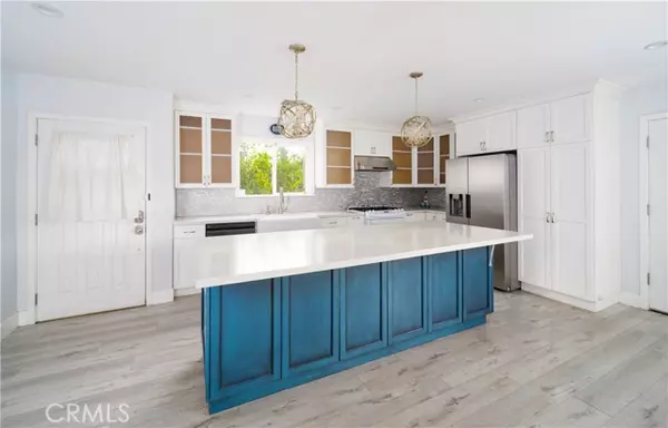 22149 Victory Boulevard, Woodland Hills (los Angeles), CA 91303