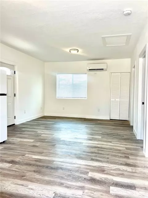 Los Angeles, CA 91406,17205 Saticoy Street