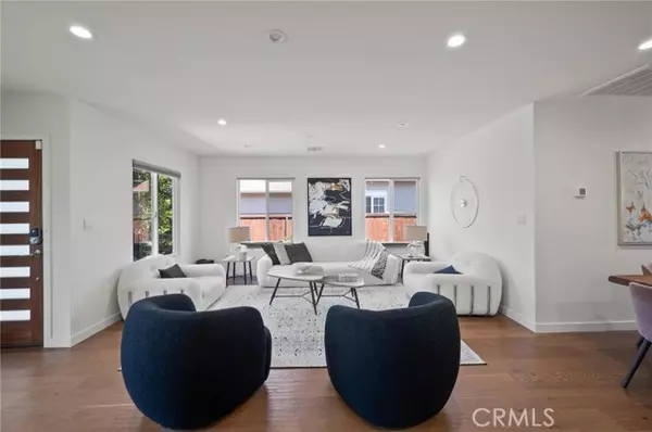 Encino (los Angeles), CA 91316,17642 Calvert Street