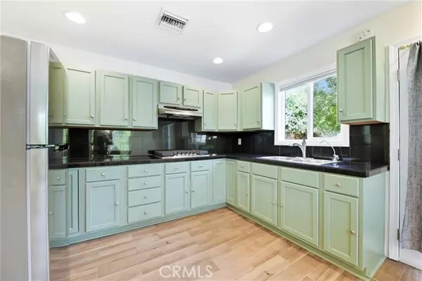 West Hills (los Angeles), CA 91304,23416 COMMUNITY Street #B