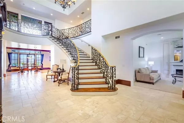 Valencia (santa Clarita), CA 91381,25532 Oak Meadow Drive