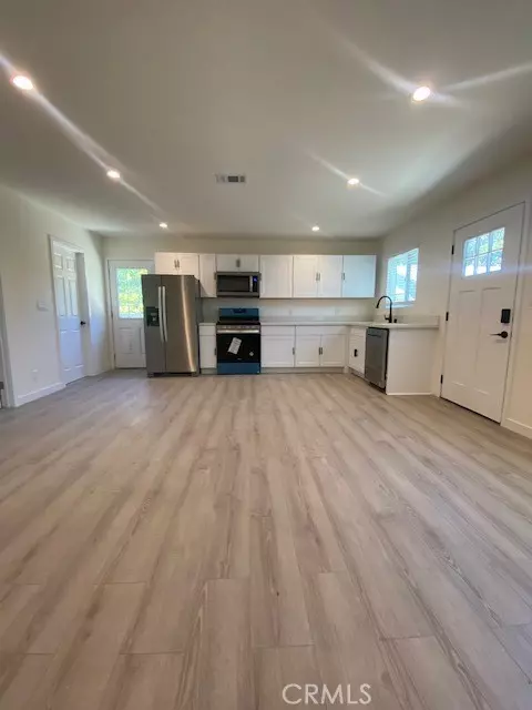 Canoga Park (los Angeles), CA 91304,7713 Woodhall Ave