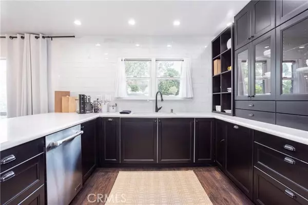 North Hills (los Angeles), CA 91343,16216 Plummer