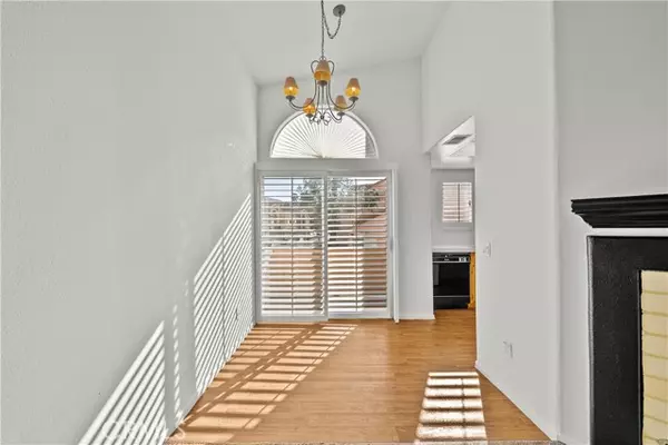 Newhall (santa Clarita), CA 91321,18716 Vista Del Canon #F