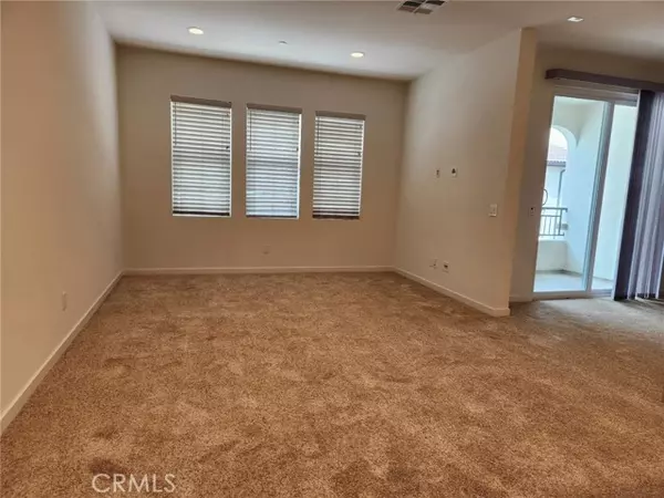 Lake Forest (el Toro), CA 92610,302 Limestone