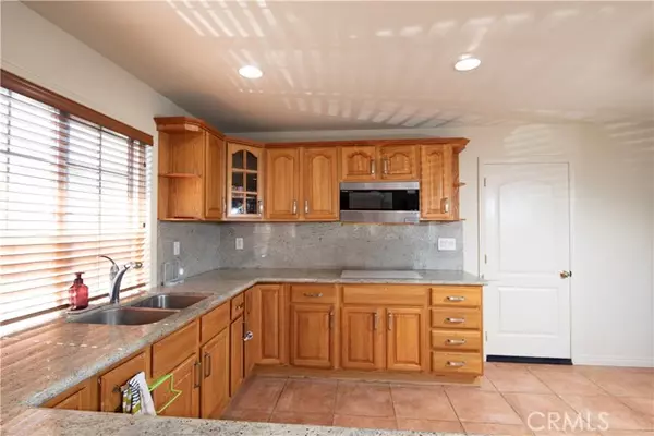 Los Angeles, CA 90039,3241 Madera Avenue