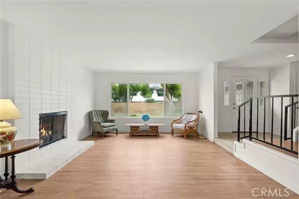 West Hills (los Angeles), CA 91307,23760 Harwich Place