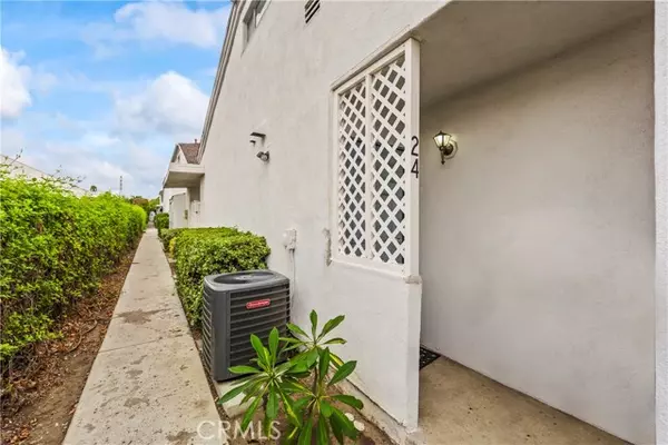 Granada Hills (los Angeles), CA 91344,16857 San Fernando Mission Boulevard #24