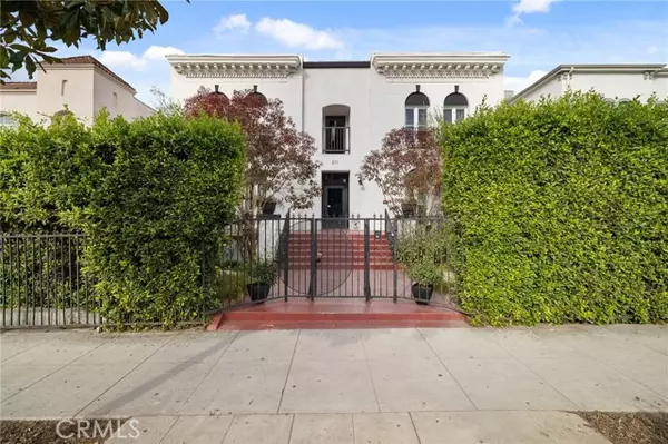 211 S Berendo Street #3, Los Angeles, CA 90004