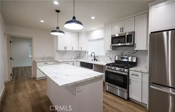 Woodland Hills (los Angeles), CA 91364,22257 Macfarlane Drive