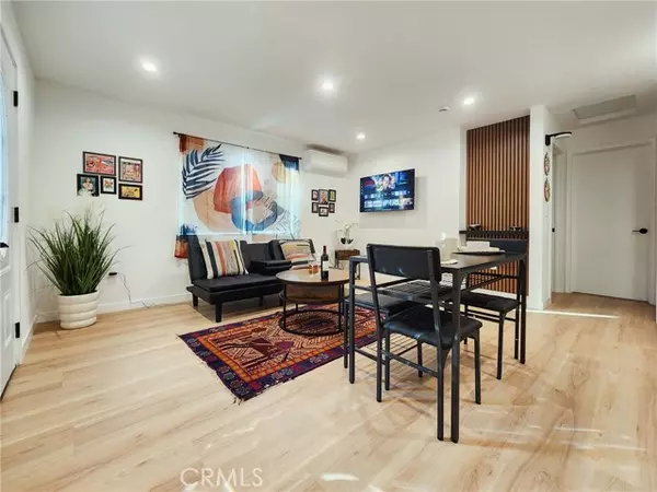 22131 Bassett Street, Canoga Park (los Angeles), CA 91303