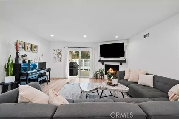 Glendale, CA 91214,5042 Carolyn Way