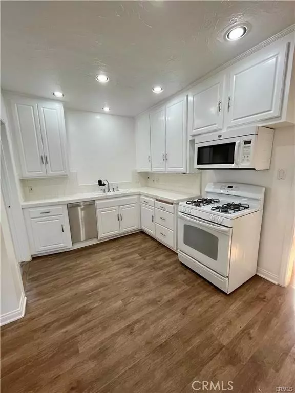 Van Nuys (los Angeles), CA 91411,14618 Killion Street