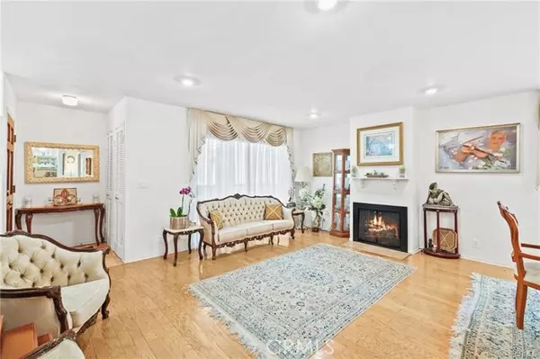 Los Angeles, CA 90049,11952 Darlington Avenue #6