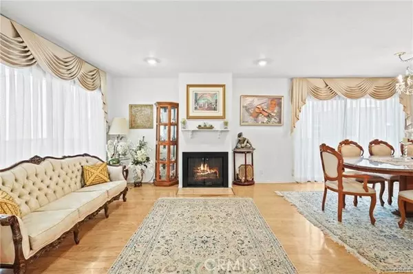 Los Angeles, CA 90049,11952 Darlington Avenue #6